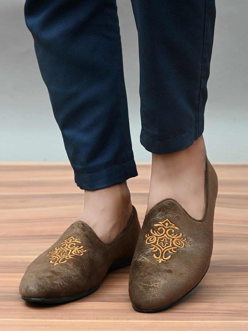 Grace Embroidered Brown Juttis